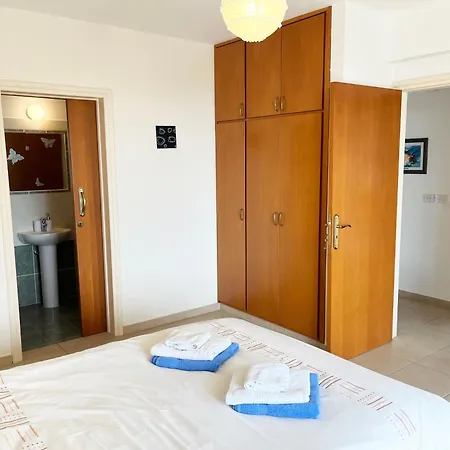 H&o Spacious 2-bedroom Near Paphos Centre דירה