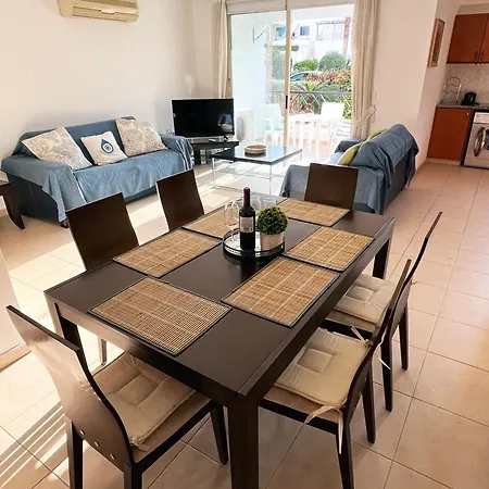 H&o Spacious 2-bedroom Near Paphos Centre