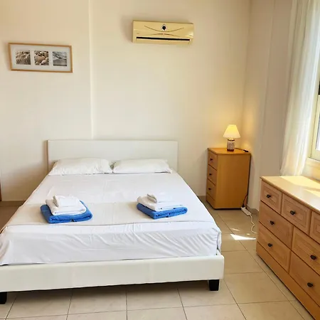 H&o Spacious 2-bedroom Near Paphos Centre